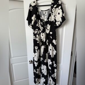 Ava & Viv Black and White Floral Maxi Dress 1x